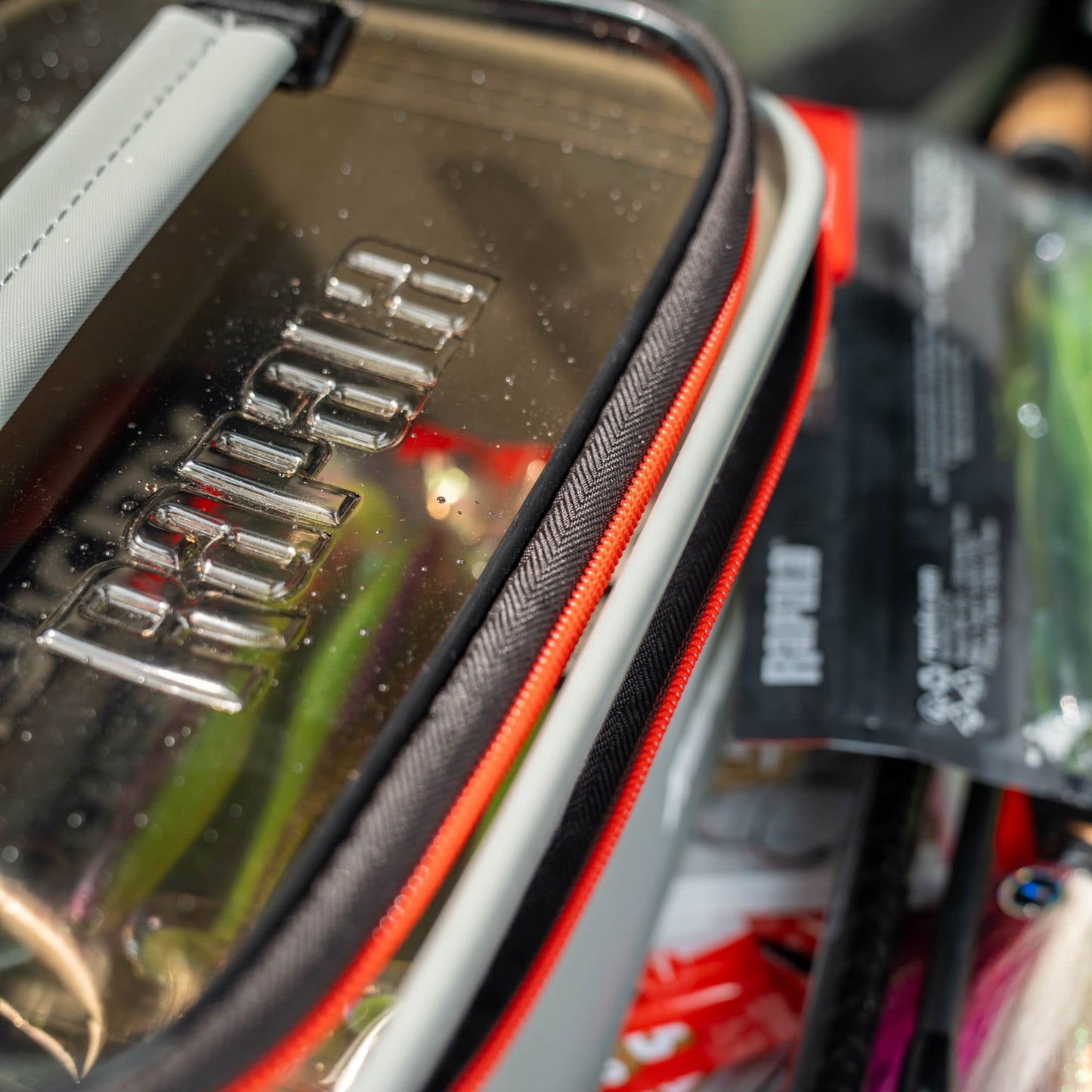 Caja Rapala Hydro Tackle Box Impermeable: Almacenamiento Seguro y Duradero para Pesca