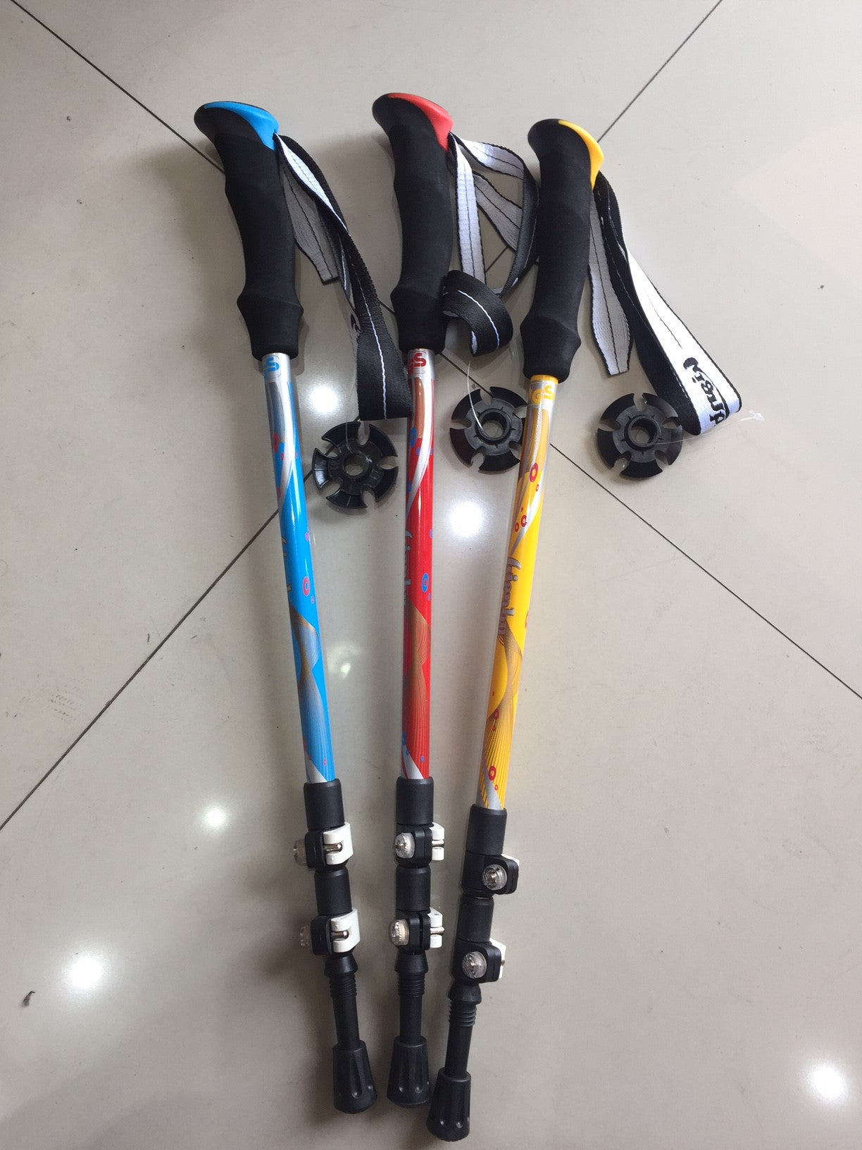 https://cdn.shopify.com/s/files/1/0270/9051/8064/products/Baston_trekking_lux_7075_2.jpg?v=1576856428